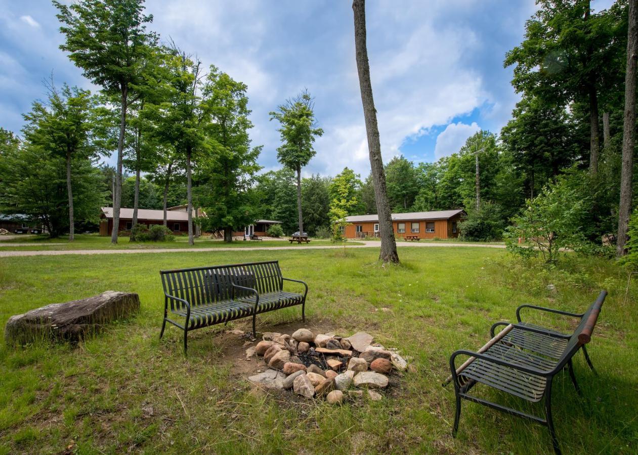 Algonquin Madawaska Lodge Cottage Glamping Cabins Exterior foto