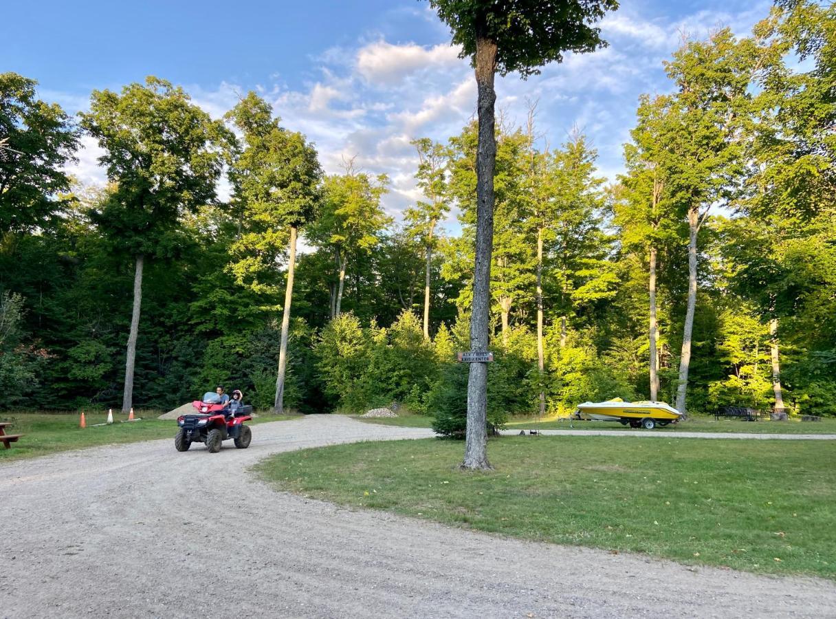 Algonquin Madawaska Lodge Cottage Glamping Cabins Exterior foto